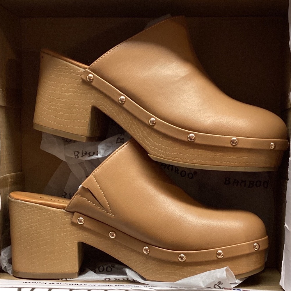 Bamboo Tan Faux Leather Studded Platform Block Heel Clogs Mules Women Size‎ 7